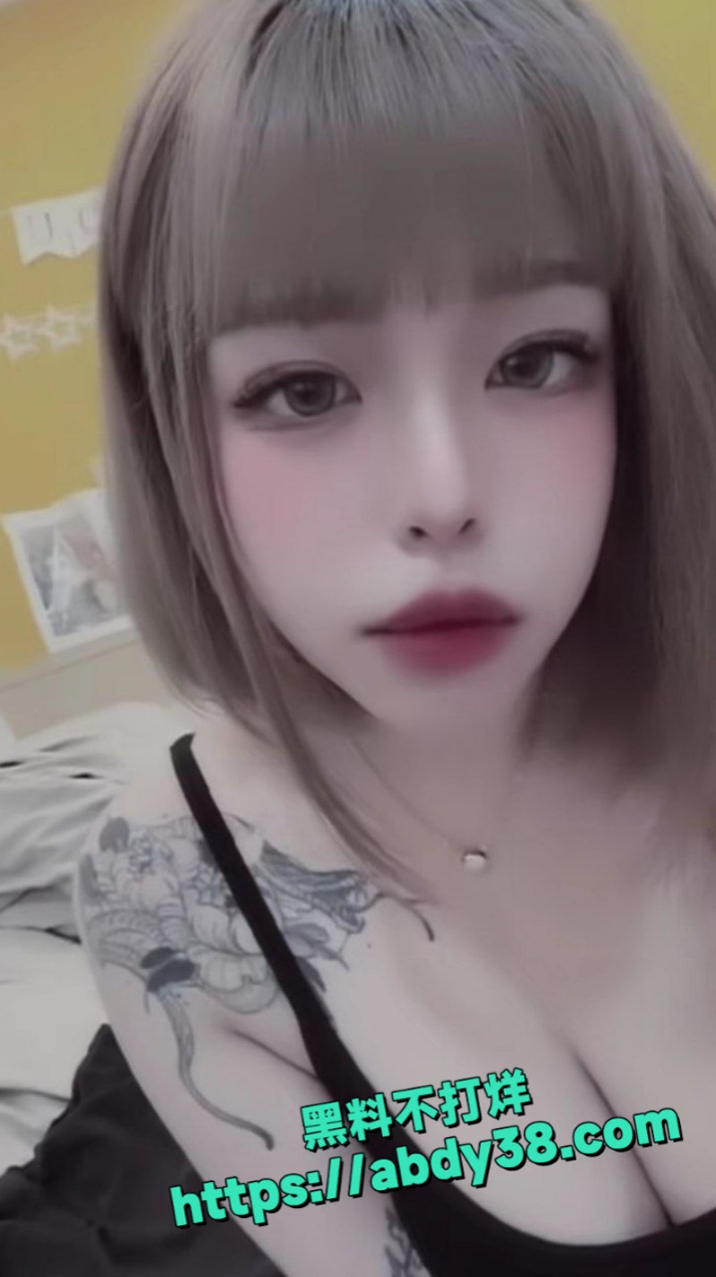 极品短发齐刘海手臂纹身博主 2