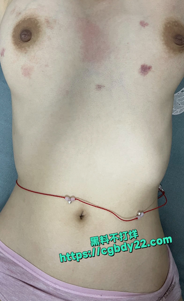 超级骚货大胆露脸记录日常生活 户外露出自慰30