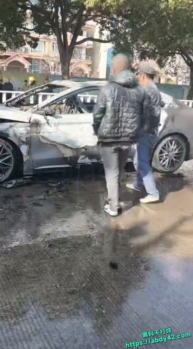 台州半坦小区附近发生一起严重交通事故4