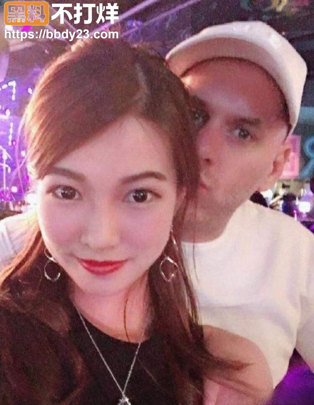 梅纳德骗睡1242名5