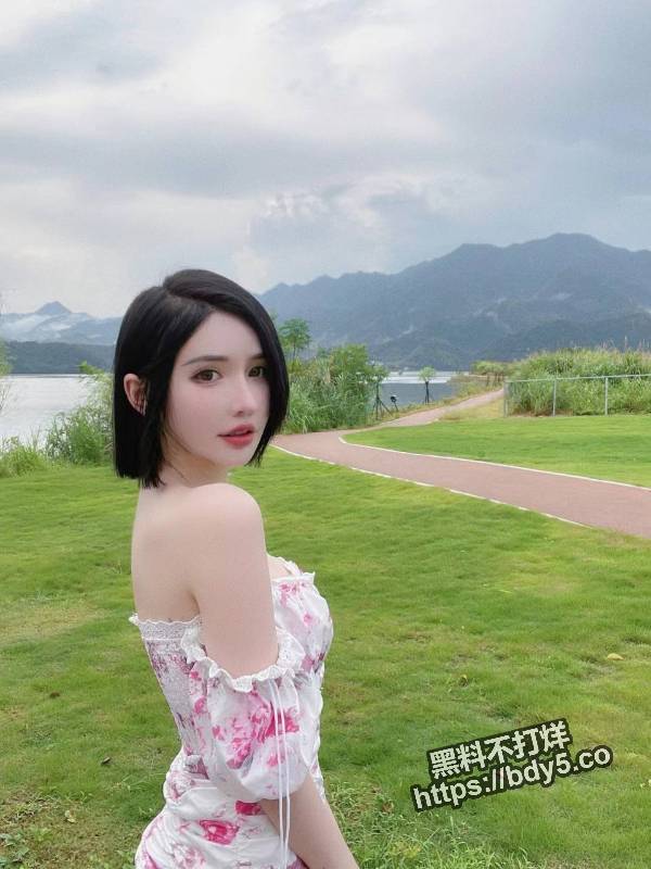土豪包养的高颜值女神.jpg