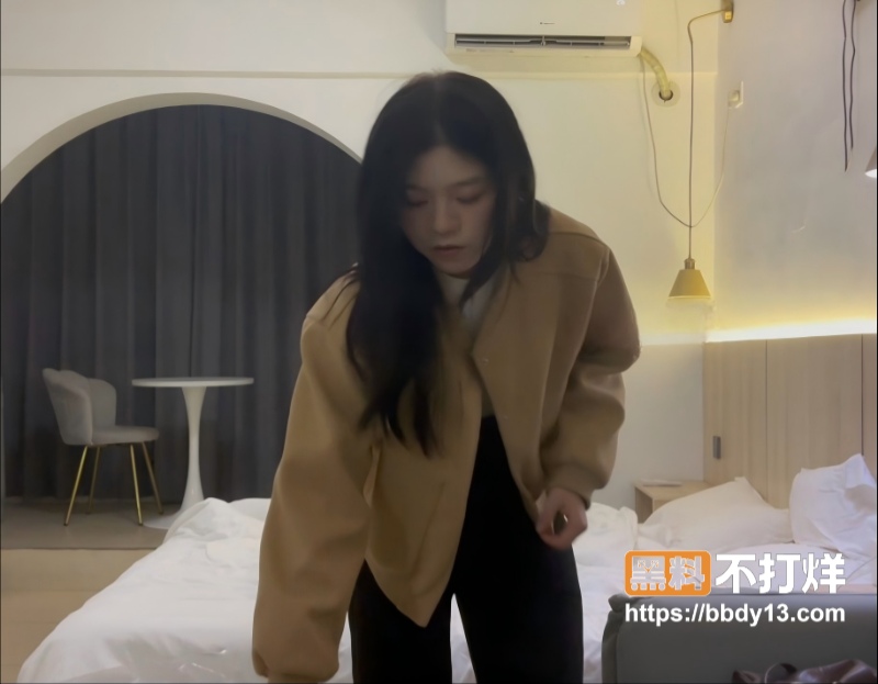 杏吧鹿逍遥一字马嫩妹酒店激战4
