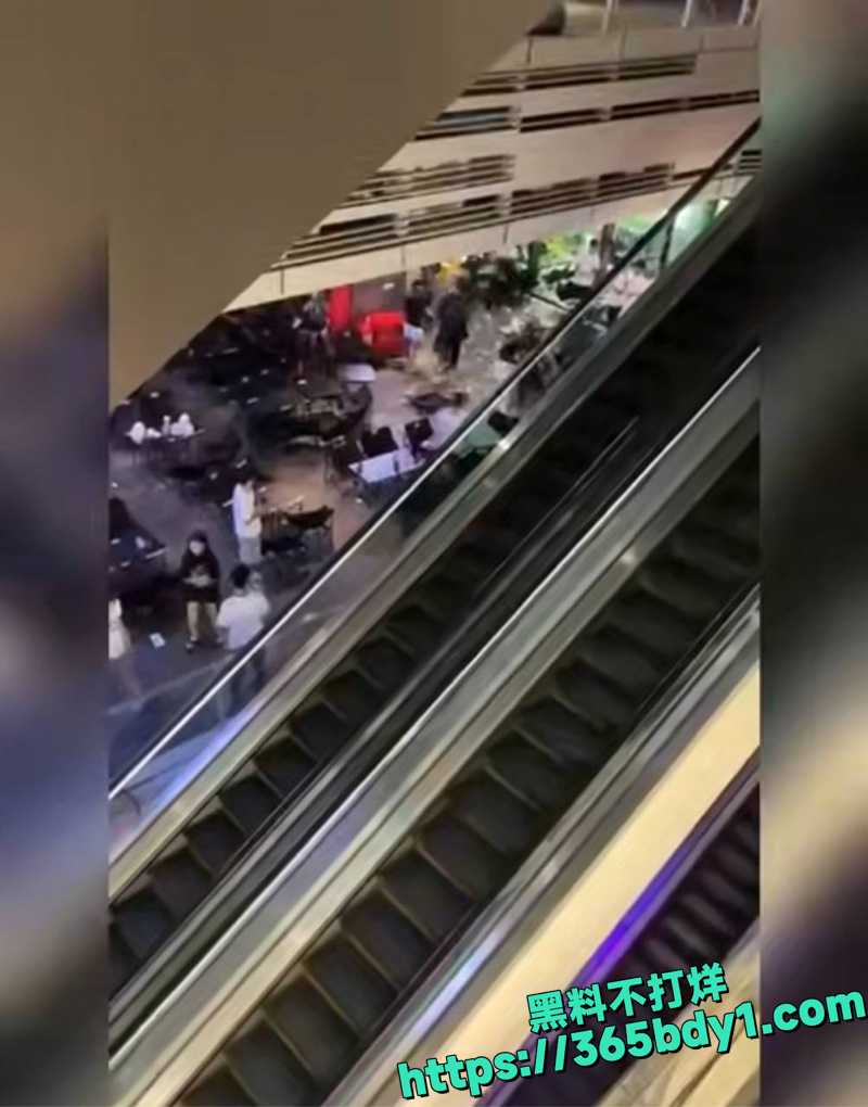 广东汕头多名精神小伙街头互殴3