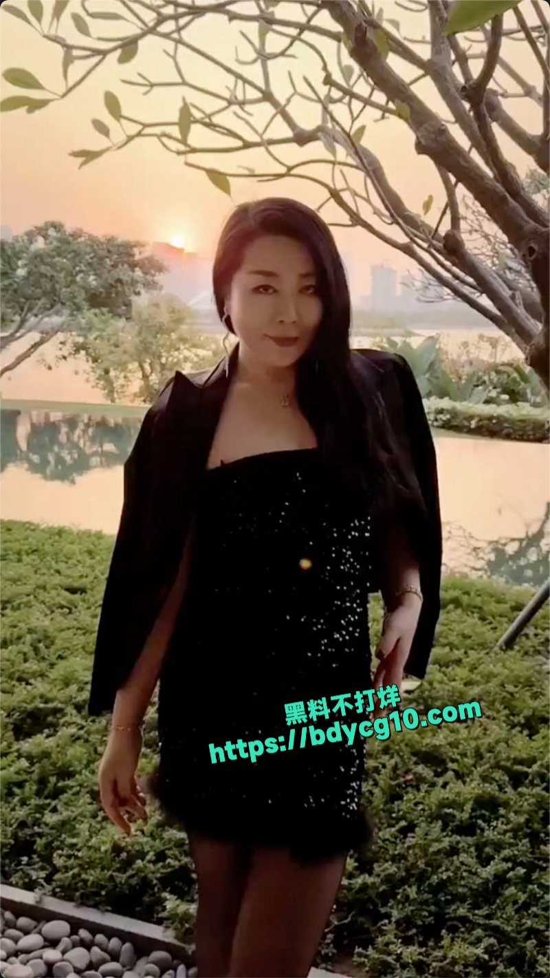 快手网红享受生活的子饶姐和猛男黑人XO性爱裸舞泄密流出1