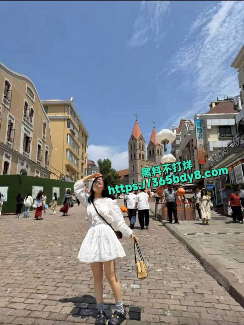 清纯可爱女孩被男友后入啪啪性爱反差视图7