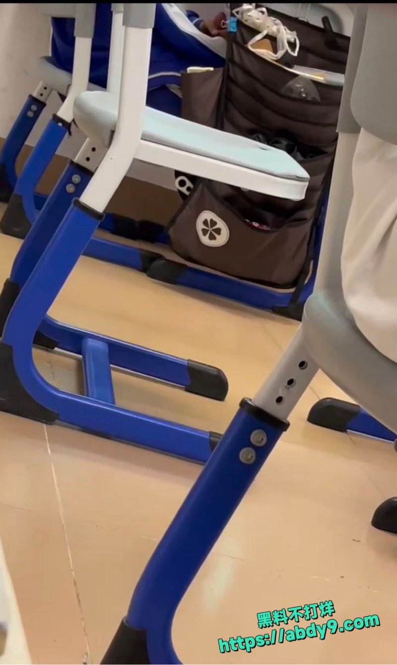 后排靠窗王故乡课堂无聊直接掏鸡导管 5