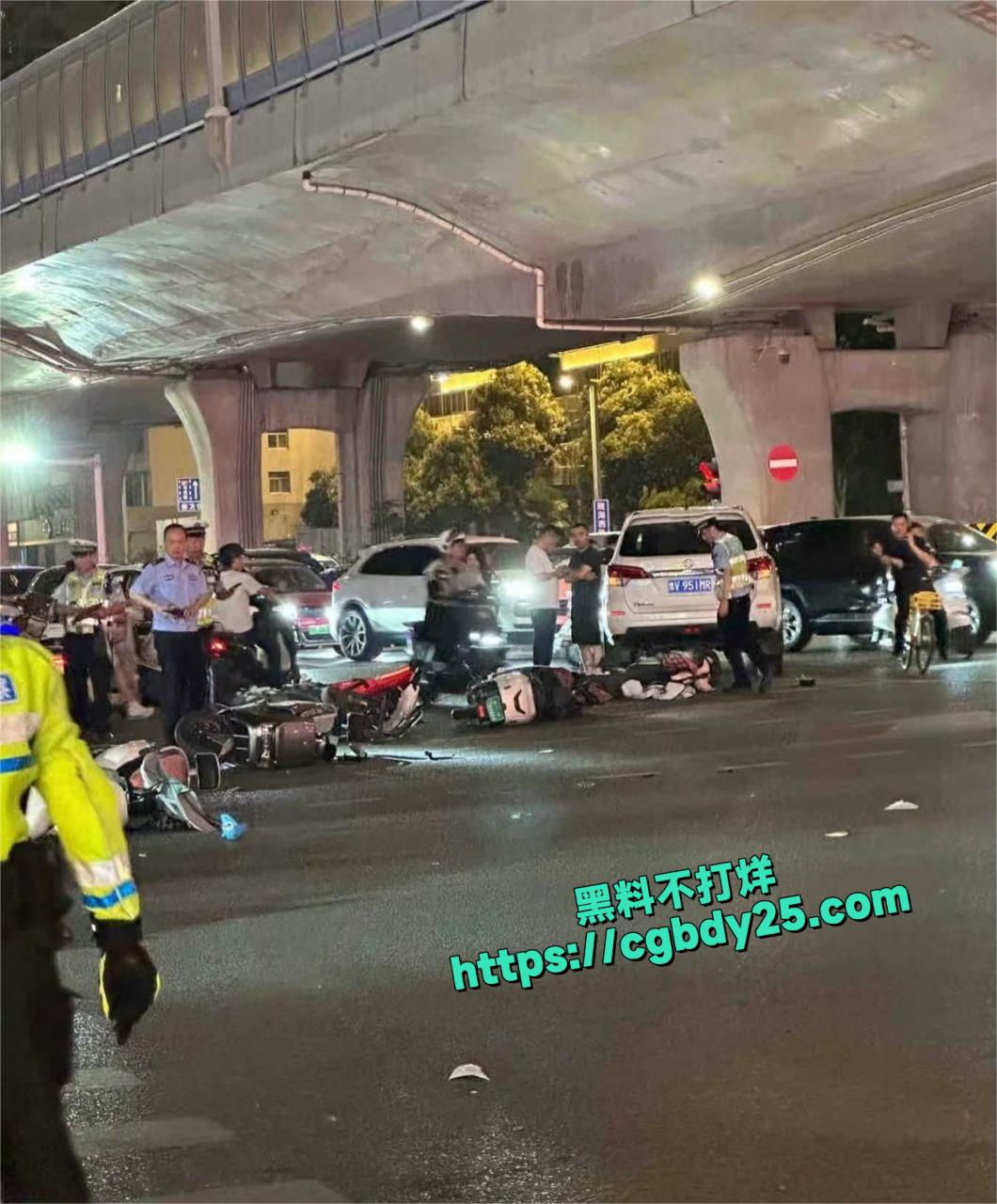 SU7女车主连撞17车10
