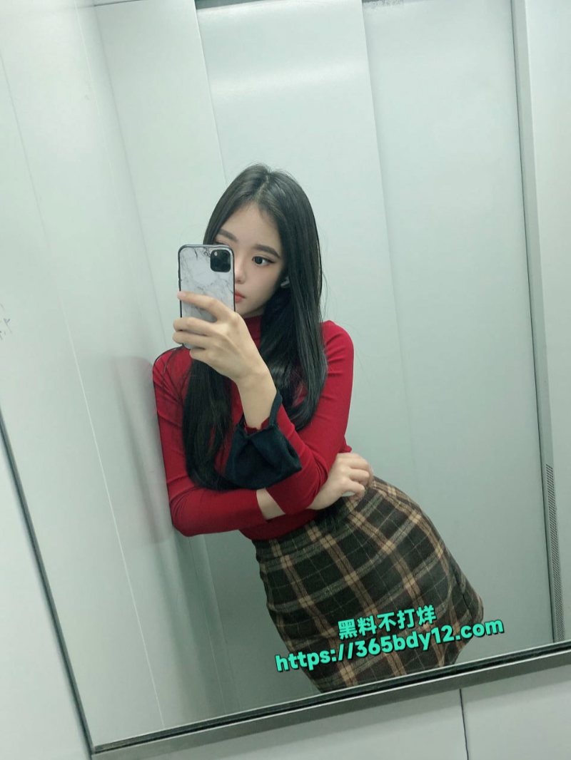 Onlyfans顶级身材Lichang罕见全裸自慰翻白眼7