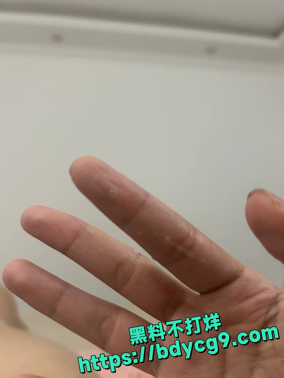 抖音小骚货冯新媛放话要去会所酒吧卖身52