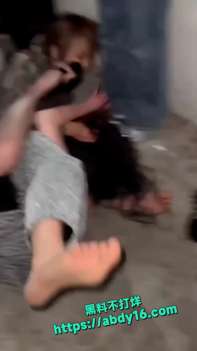 纹身精神小妹激情撕逼 4