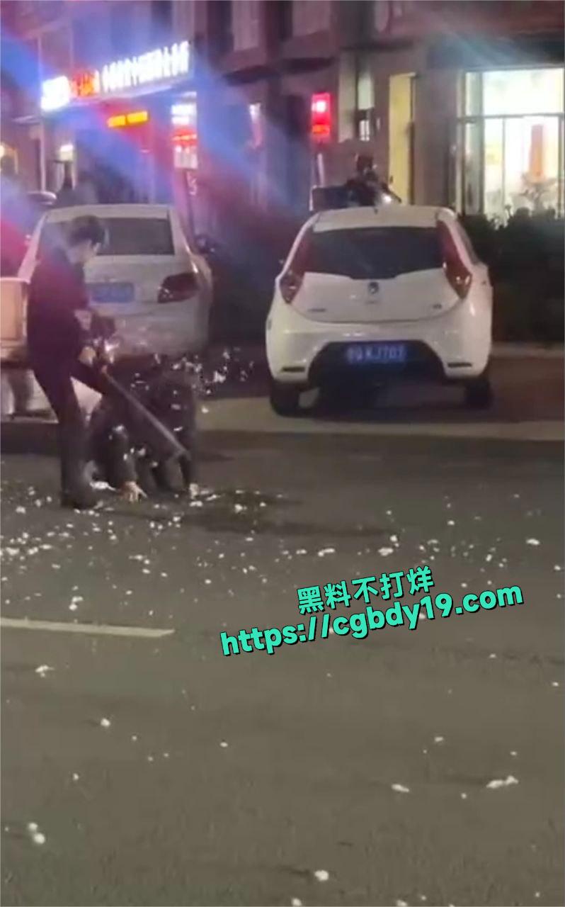 精神小伙打架太狠了1