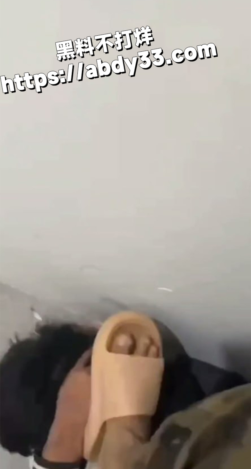 缅甸 抓奸玩朋友老婆背暴打5