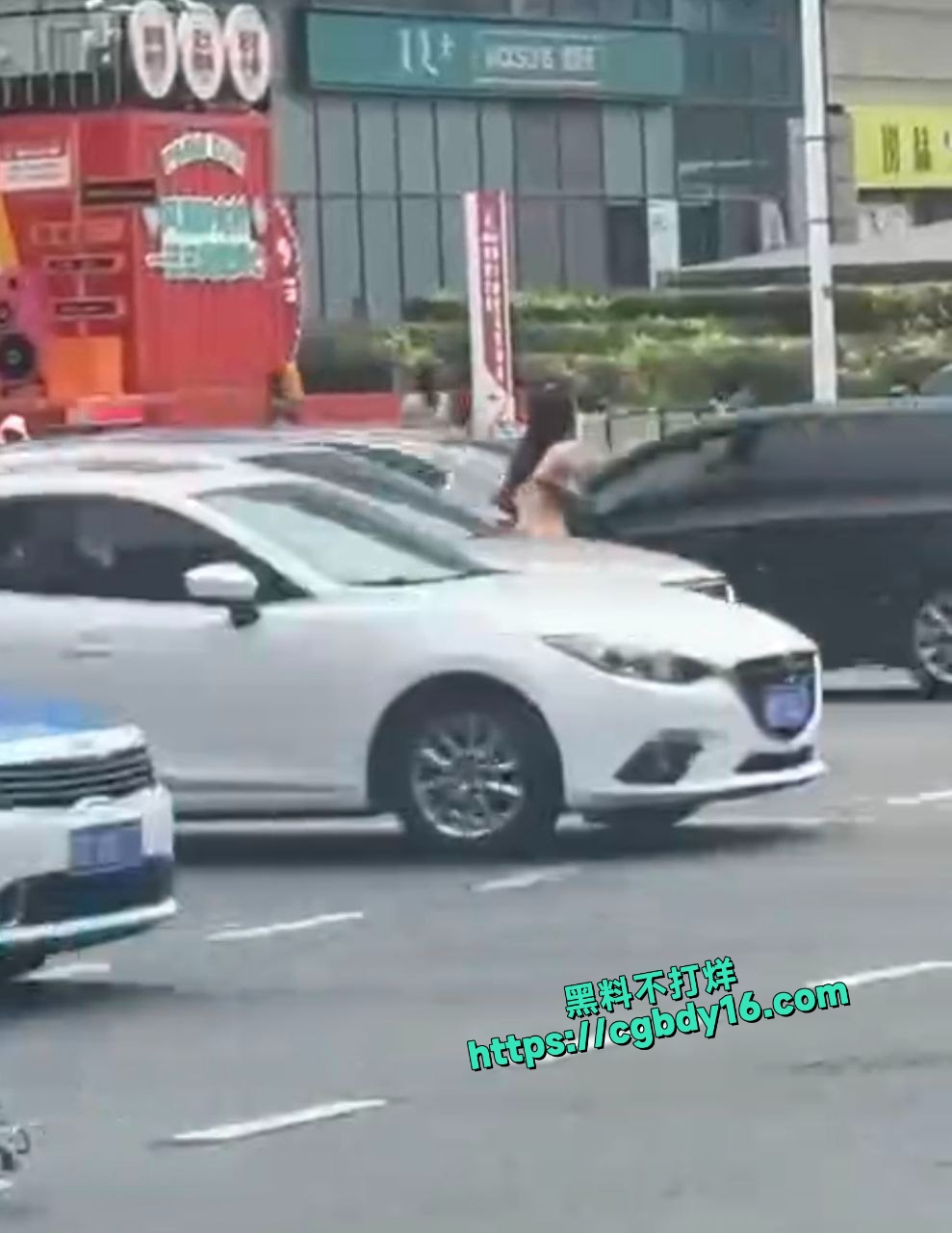 裸女超市门口玩漏出5