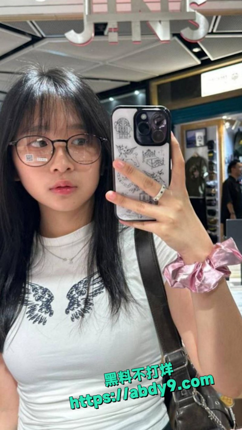 清纯女大与巨屌男友口交 11