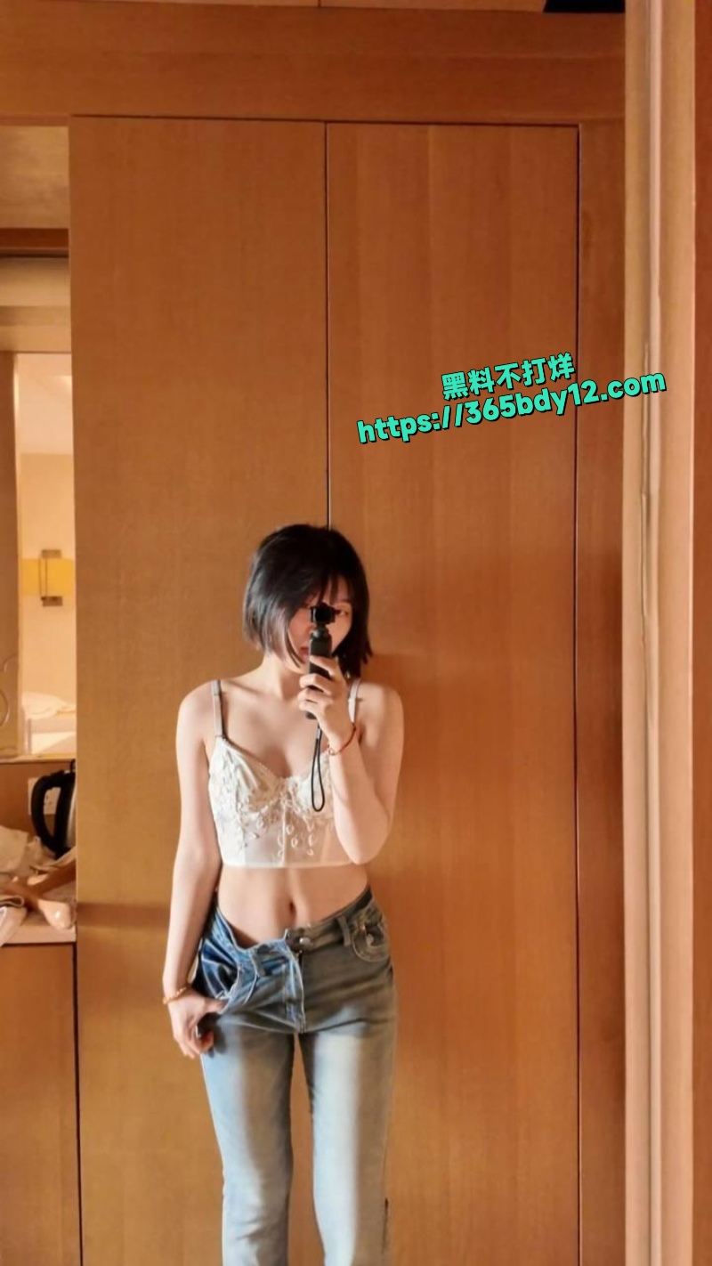 推特极品女大学生福利姬小梅24