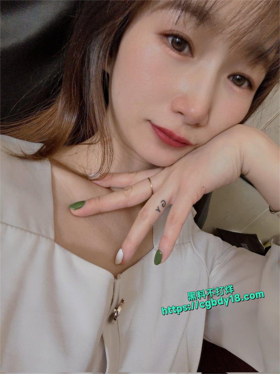 广东佛山高冷 大长腿美少女 李向珊