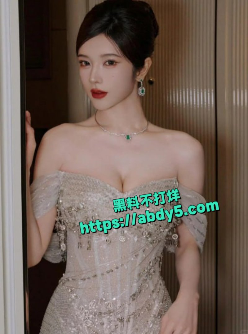 女明星戴燕妮逛商场被偷拍抄底裙底4