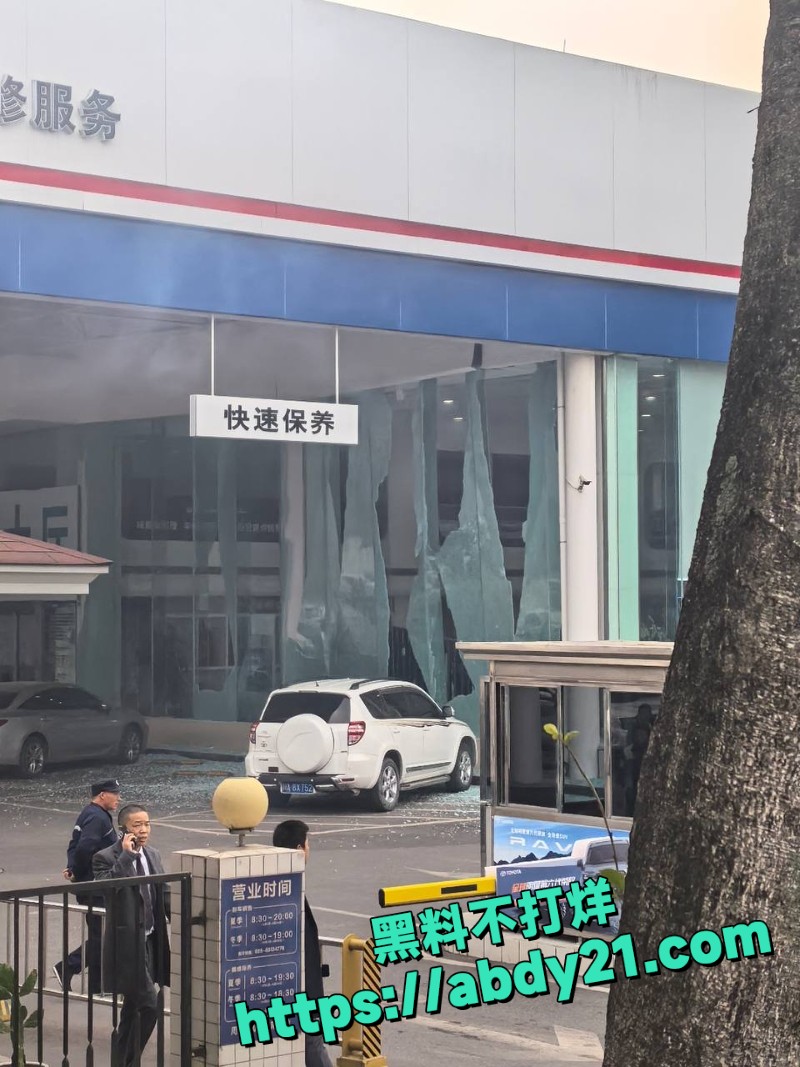 成都武侯机场高速4S店爆炸3