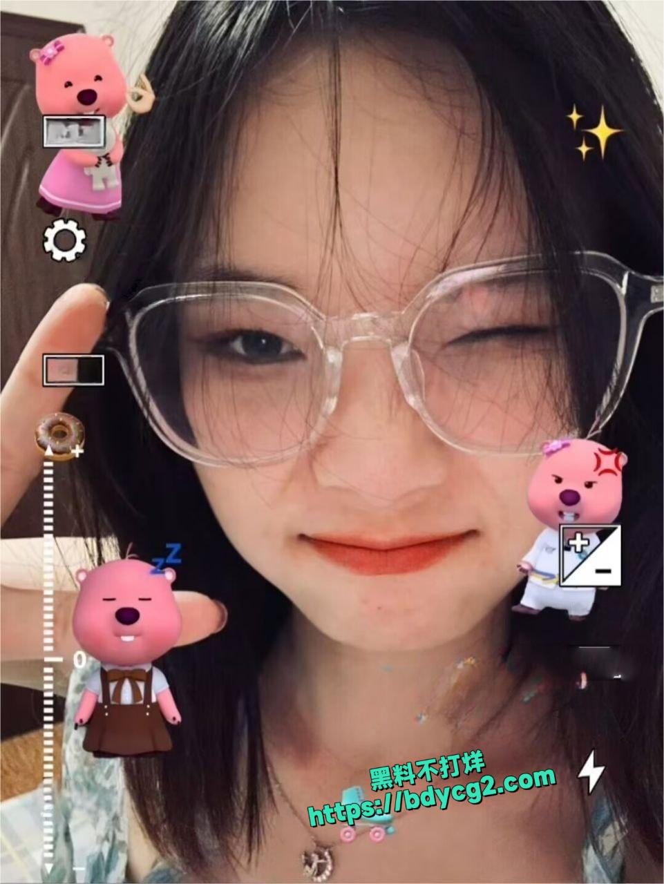 偷拍姐姐和表妹洗澡6