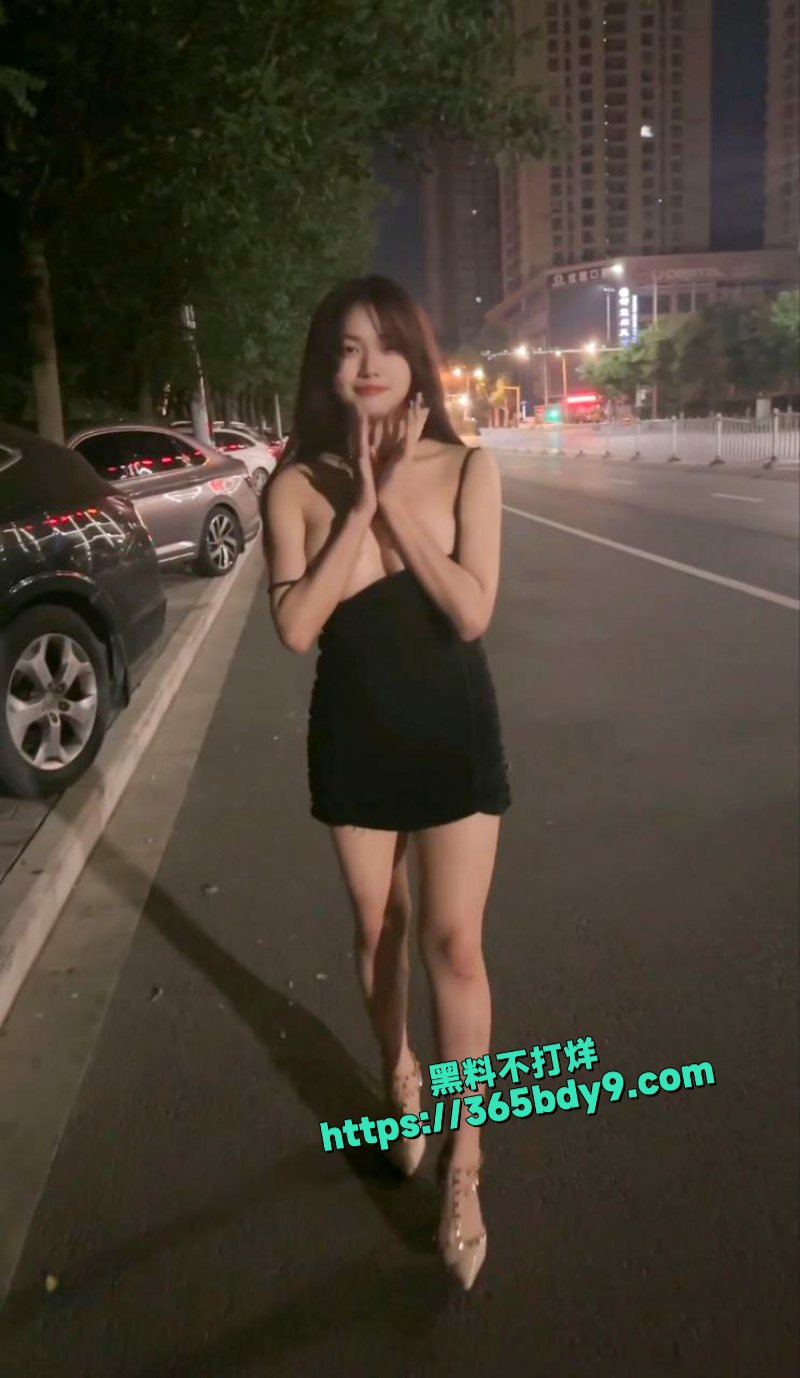 西萌工作室最新流出大奶萌妹乐乐深夜街头露出1