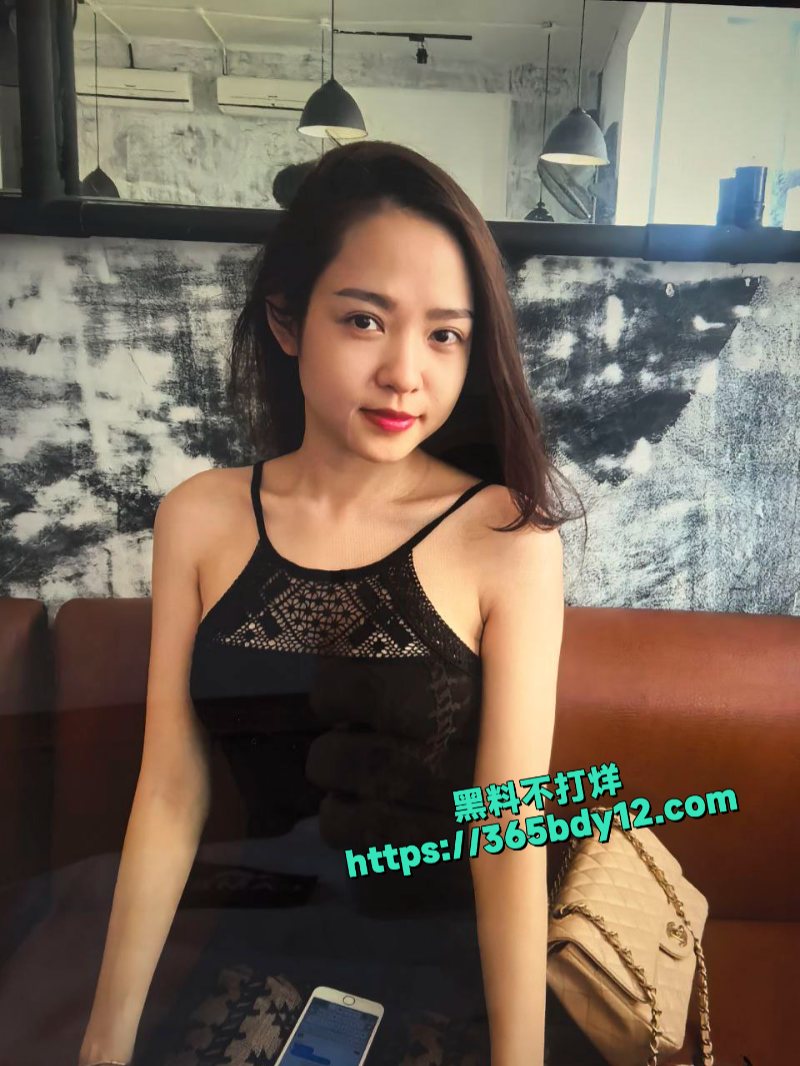 广东湛江富婆包养壮年小伙野外露出3p8