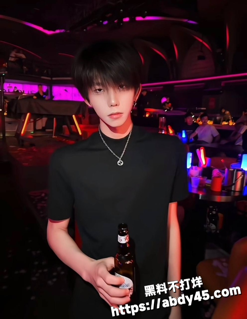 罗琰泽立单身人设约炮女粉33