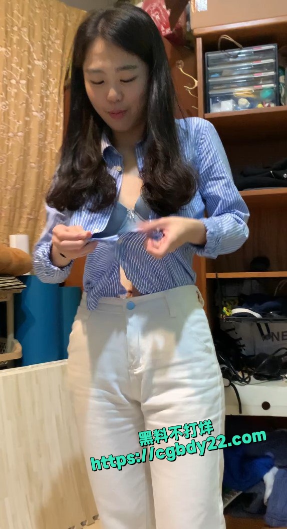 谢可萱被曝光的换衣照片和口交做爱视频2