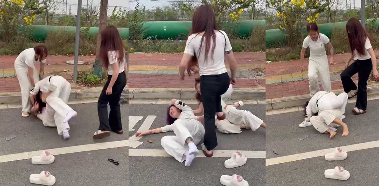 精神小妹对打3打1现场 拽头发 猛扇耳光 撕衣服群友围观吃瓜现场指导作战