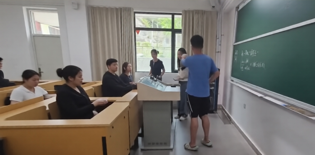 上海第二工业大学代课哥爆火事件 帮人代课被抓包 怒怼老师遭退学