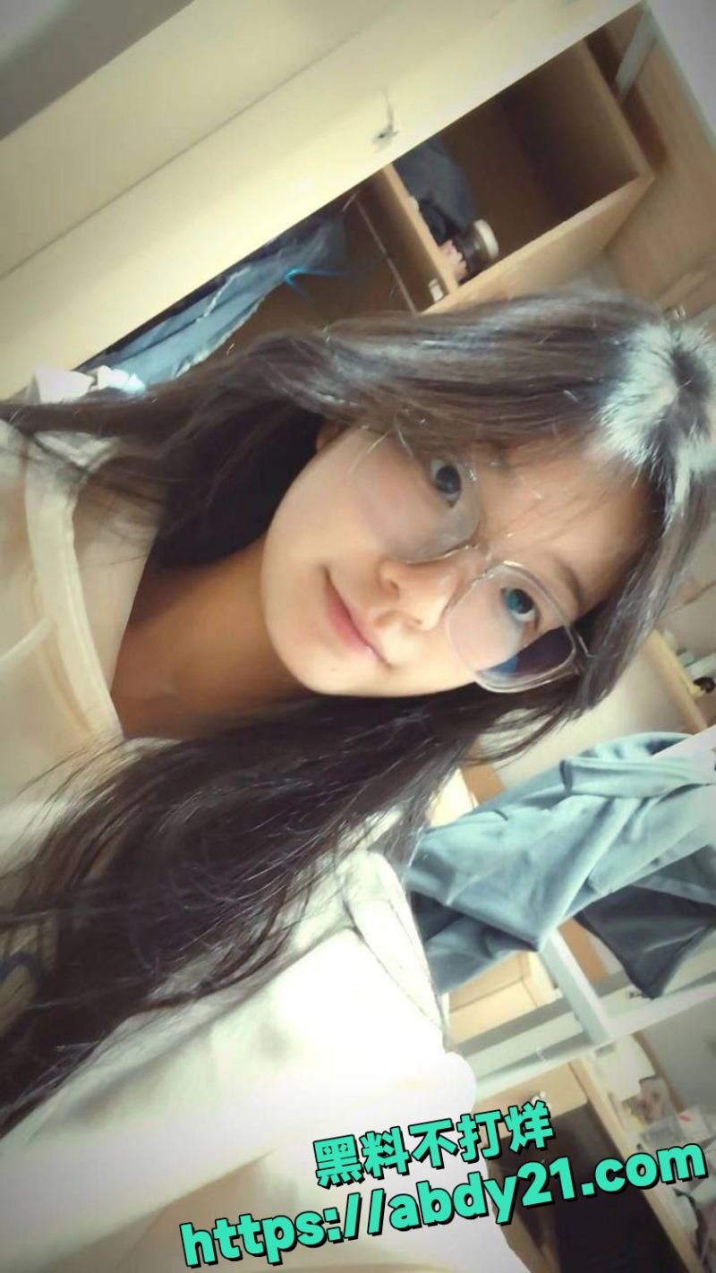 学生妹莹莹私拍视频 2