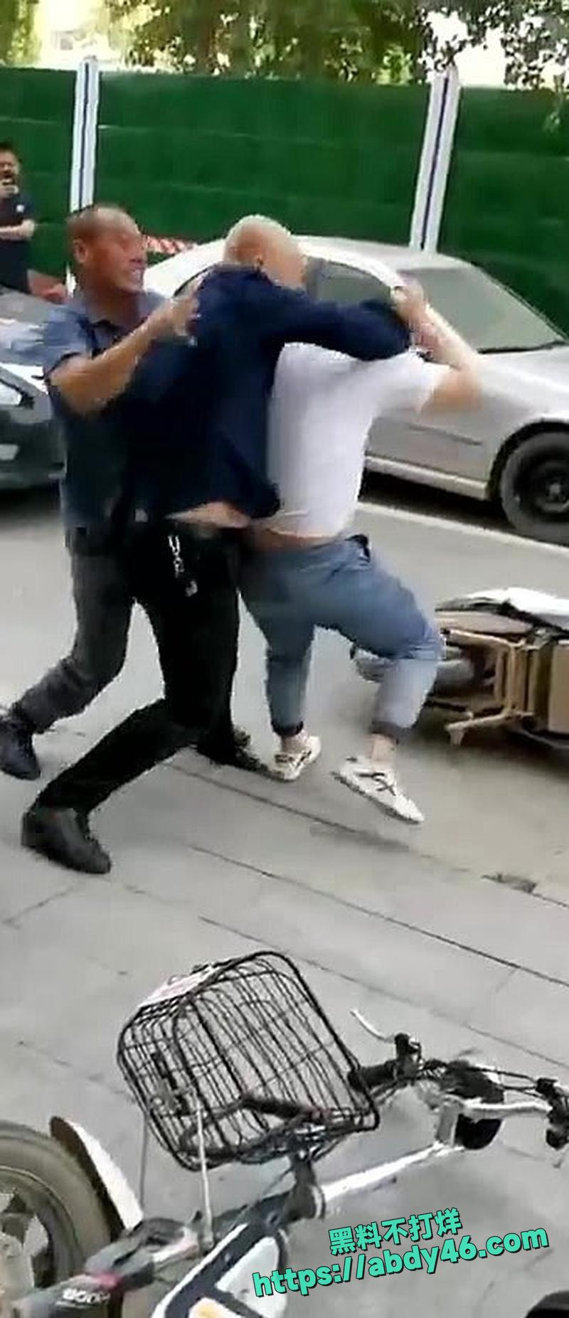 光头男路怒症街头打架06