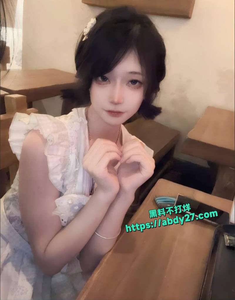 蜜桃臀反差女神虎皮折耳猫15