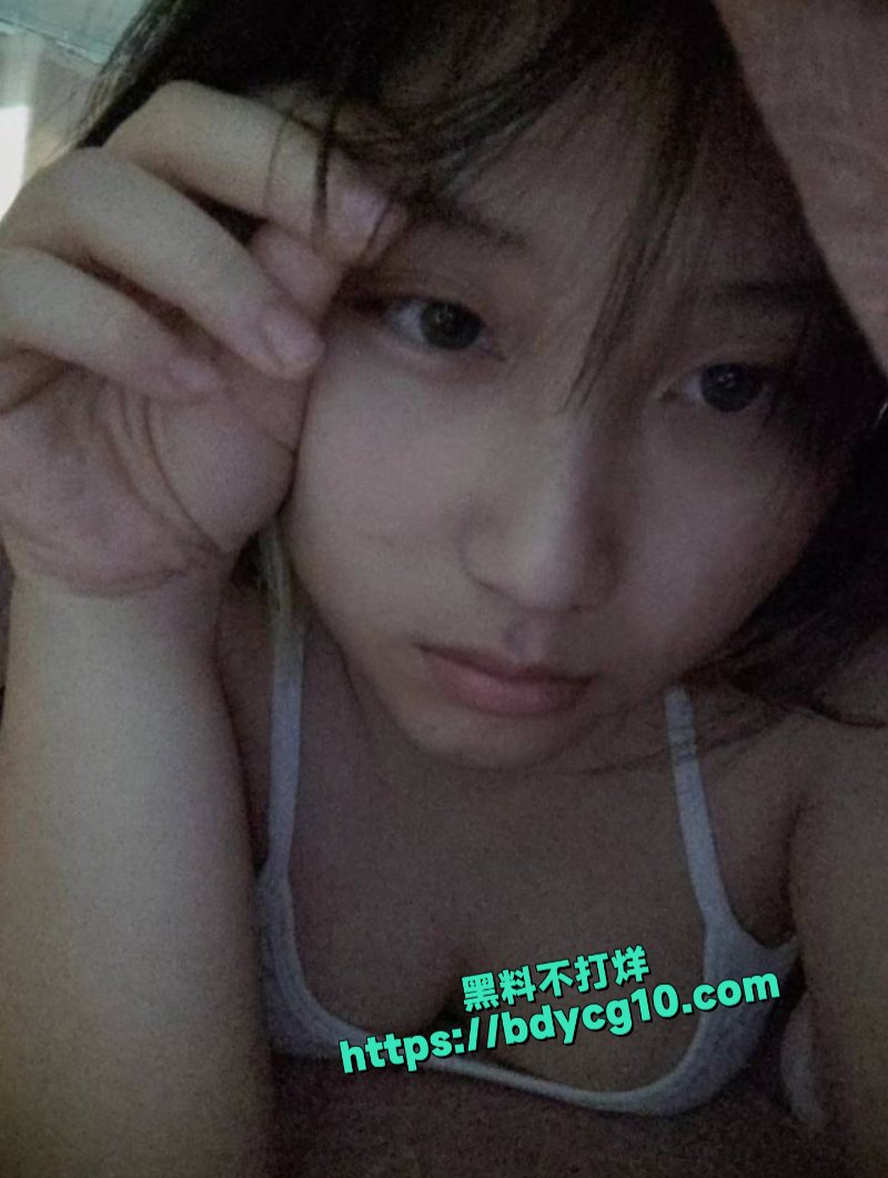 肉肉的女友这白虎逼看起来就舒服就是稍微黑了点3