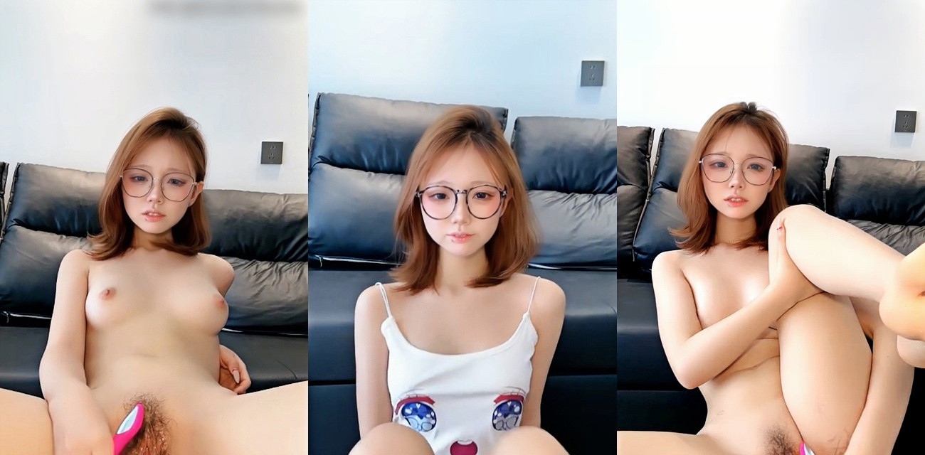 清纯黄毛眼镜妹 白丝开腿水晶棒狂插 敏感体质高潮不断