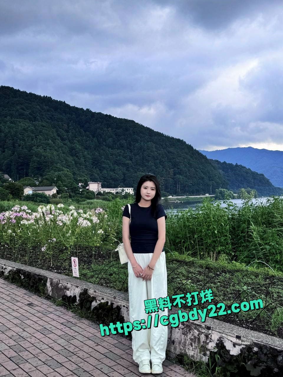 青岛美女被渣男网络招聘模特套路脱光光7