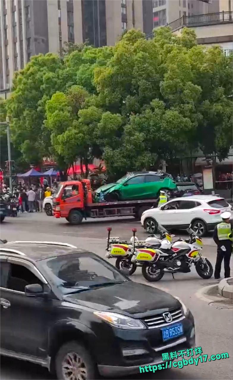 重庆渝北鲁能星城十三街区事故3