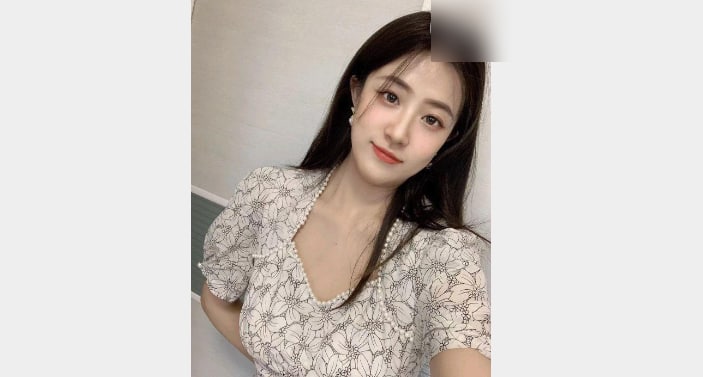 刚做完⽉⼦的嫂⼦过来看我 骚⽳有点松弛 不过少妇会⾃⼰夹紧骚⽳！
