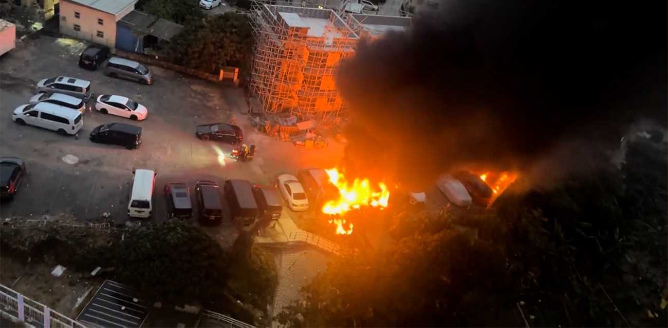 香港屯门小坑邨附近清晨火灾 多辆汽车连环起火 现场视频曝光火势凶猛