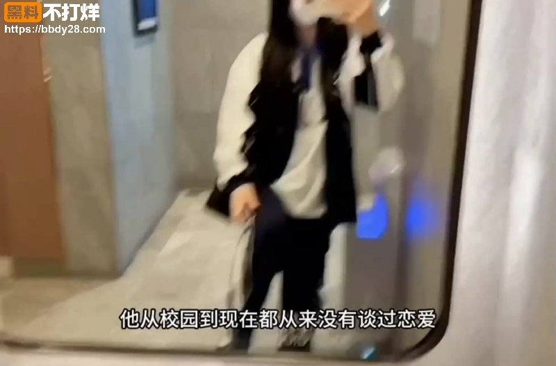 小小t穿上校服和铁粉约会开房5