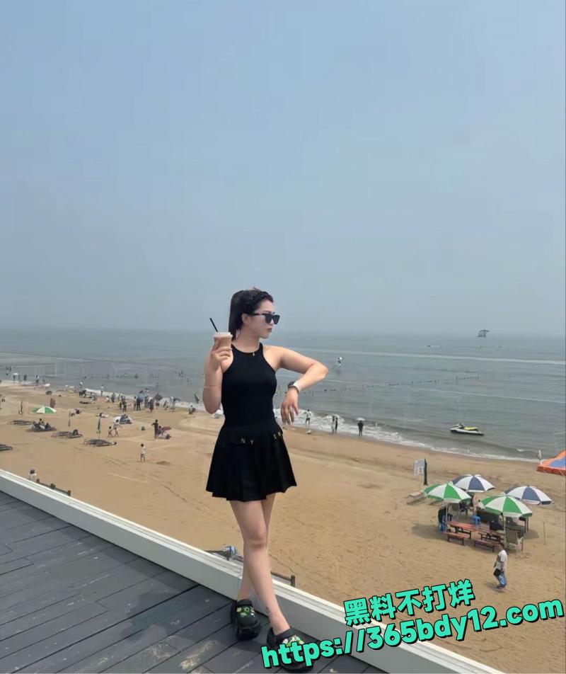广东湛江小少妇欲望不满与跑友约炮3.