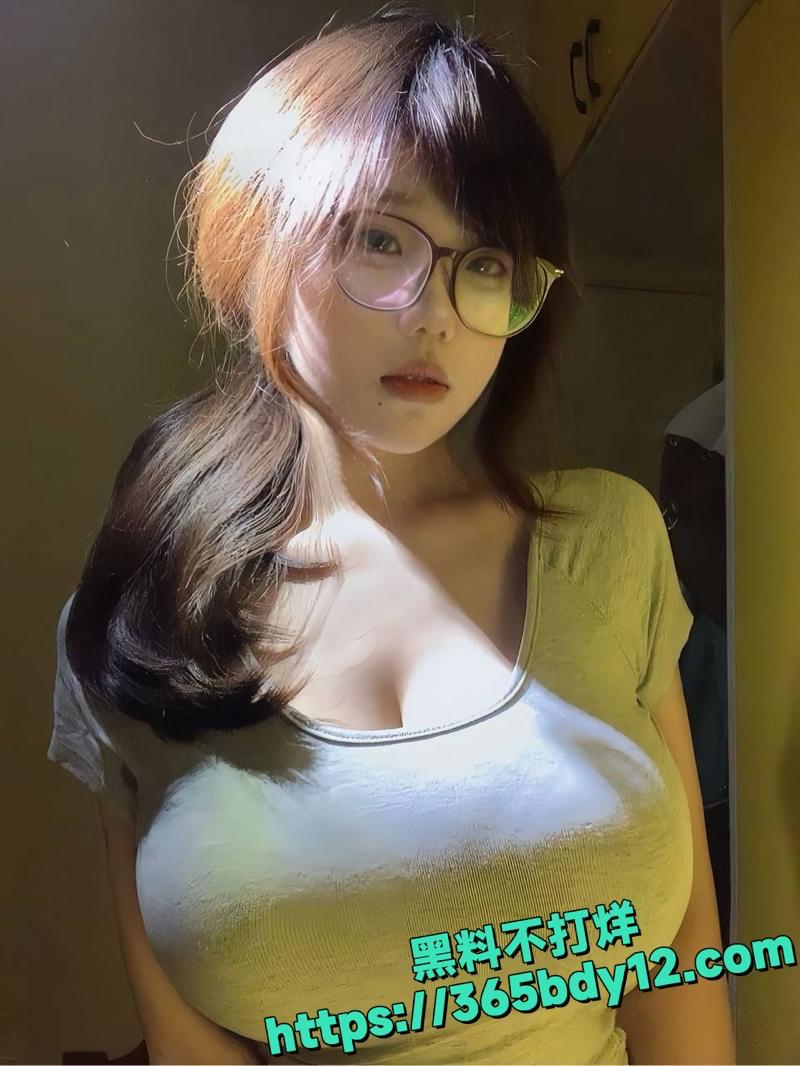 清纯校花反差婊私拍3.