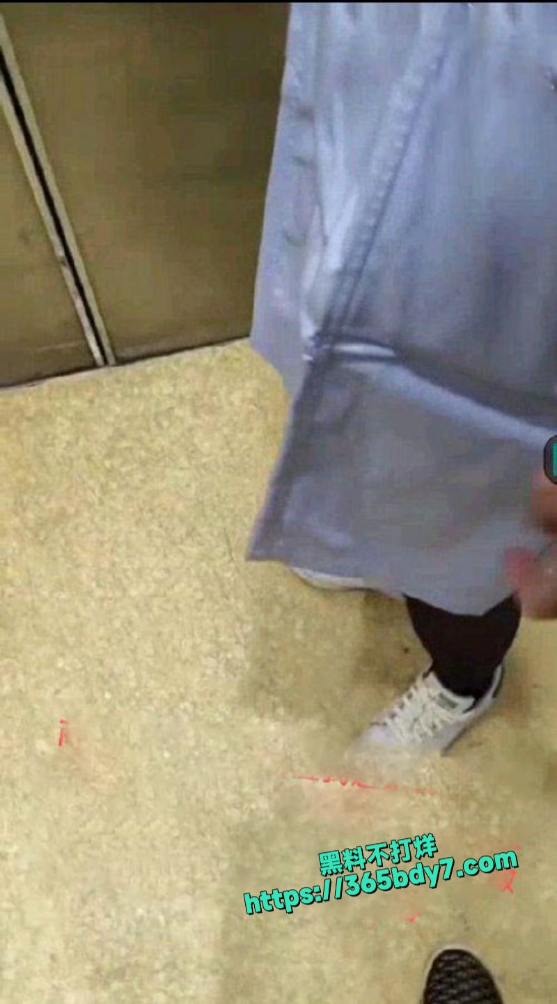 医院卫生间里操小护士1