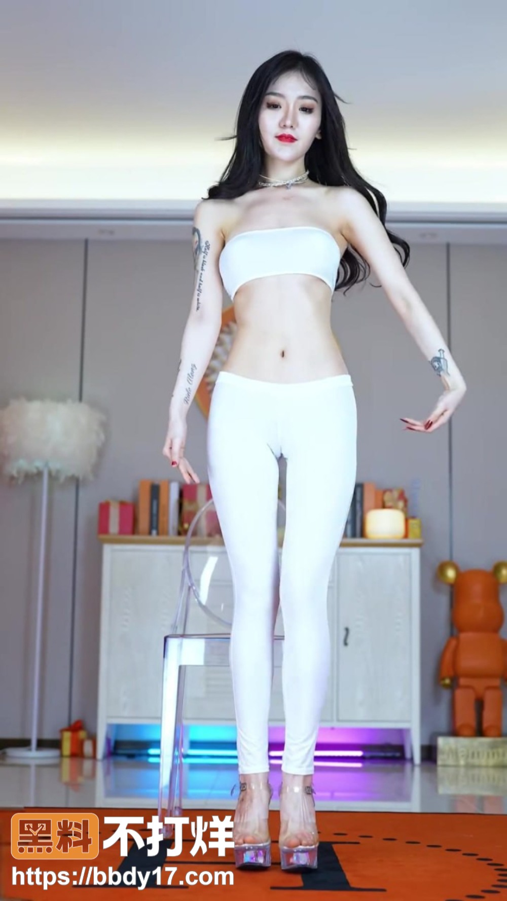 哈莉穿情趣开档连体热8