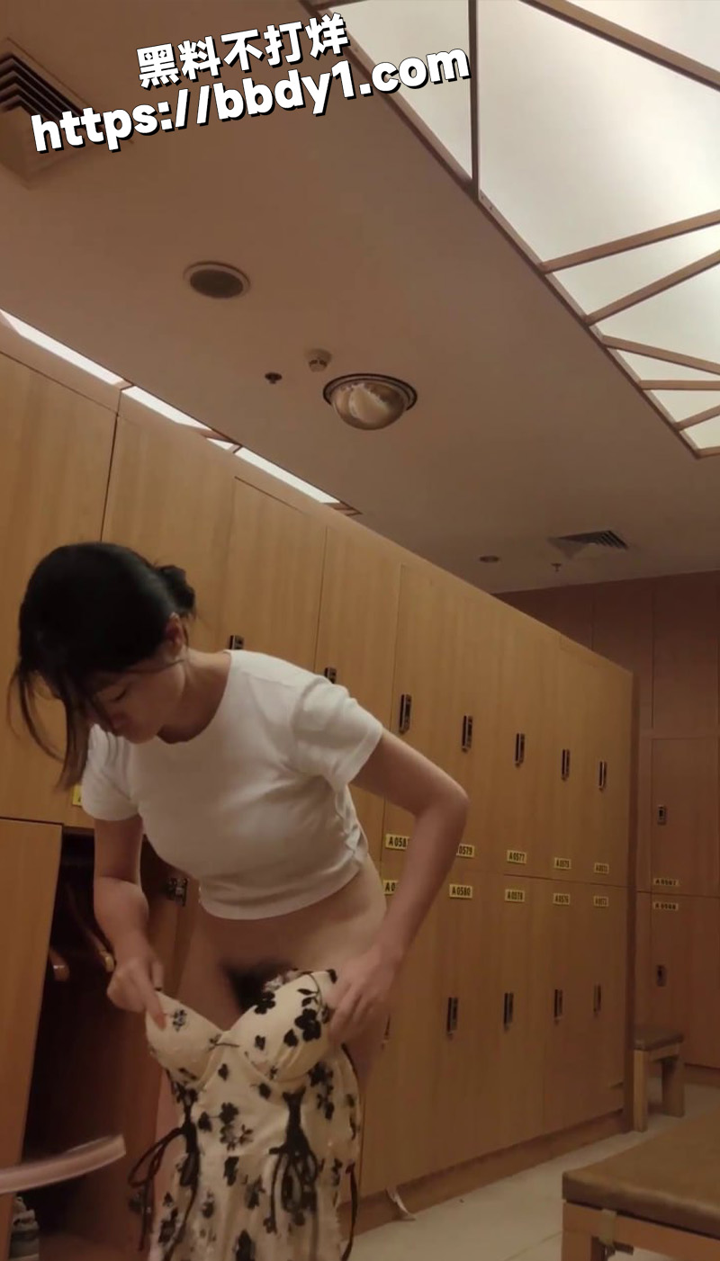顶级反差巨乳少妇学生妹