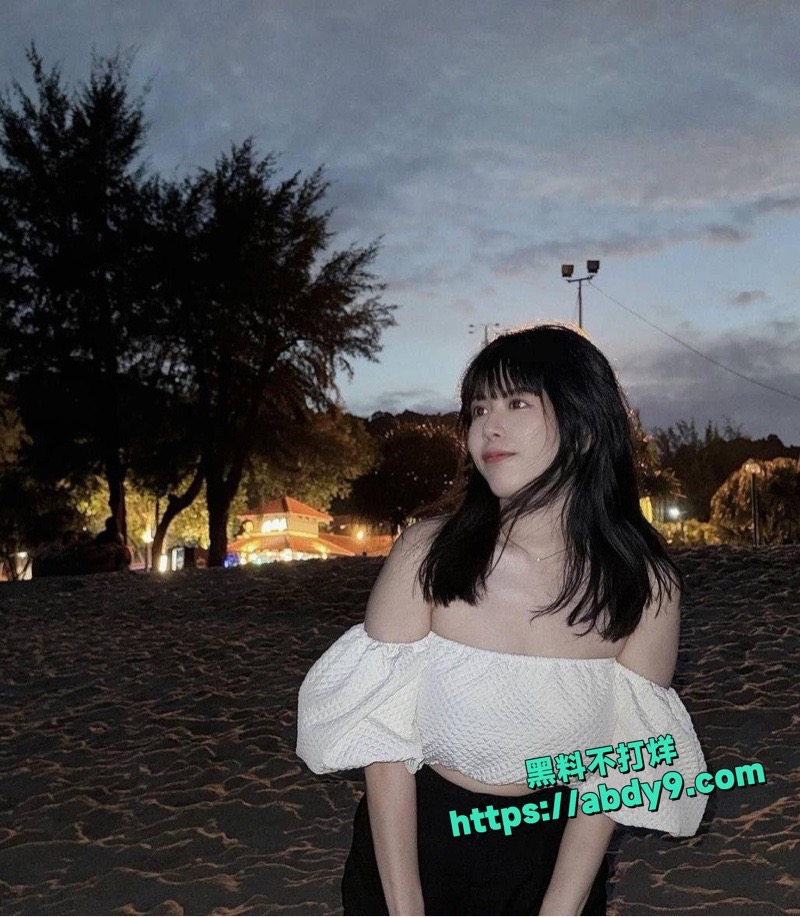 大奶妹露脸揉奶自慰视频1