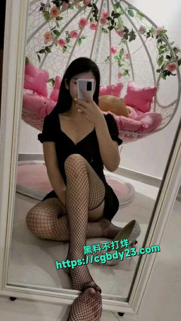 云南大理护理职业学院大二学妹张晓庆喜欢露出2
