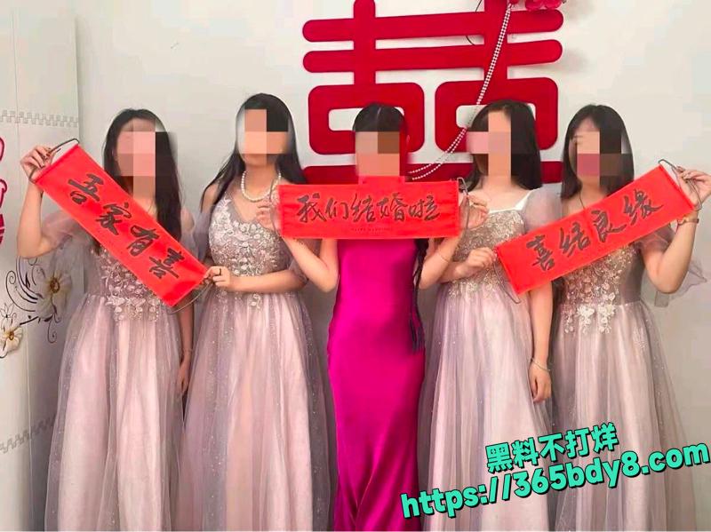 奶气草莓粉嫩小嘴塞满巨根爆浆口射1