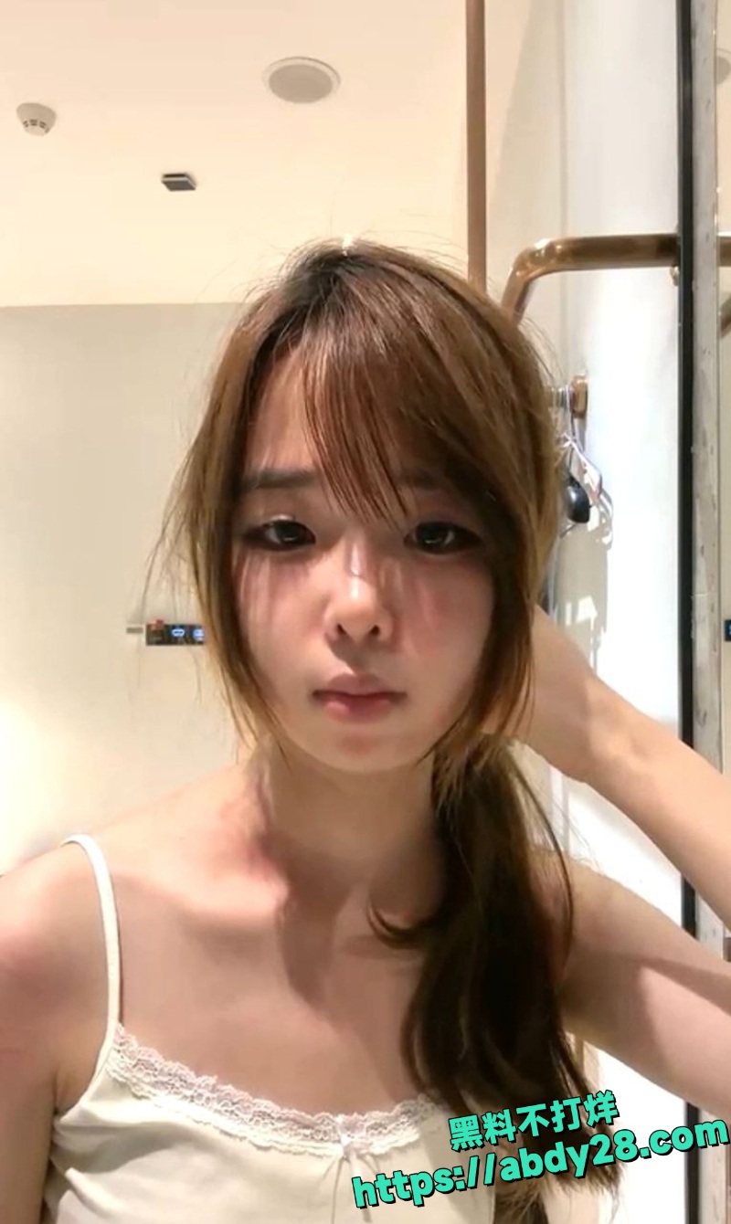 张雪柔第一次直播自慰视频1