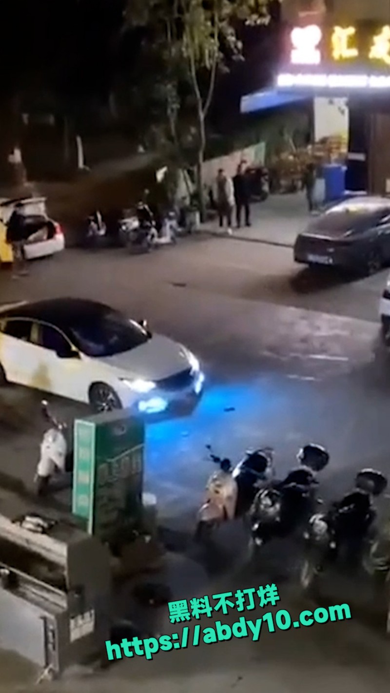 广东渔夫烧烤店发生乱斗火拼 3