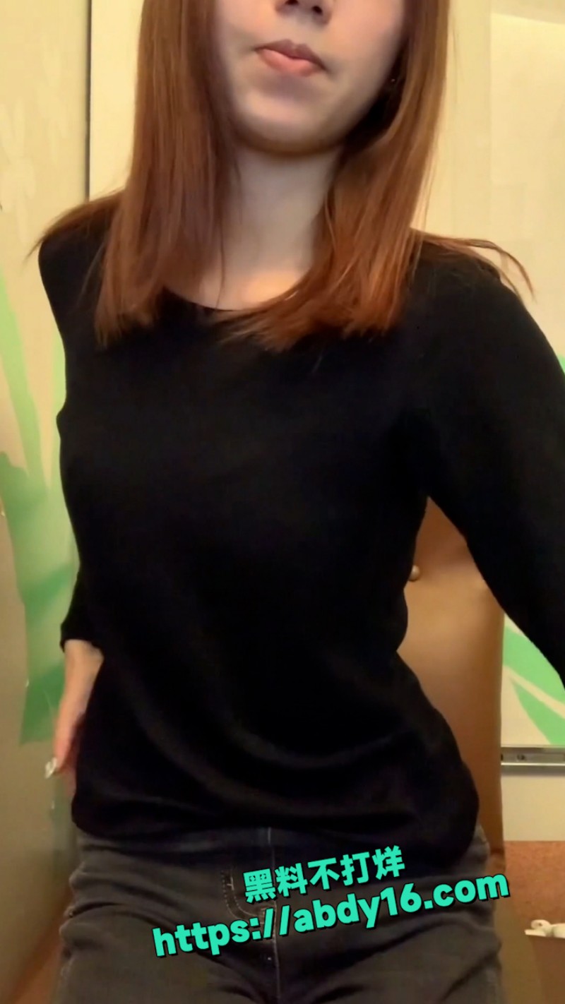 网咖美少女偷偷自拍 4